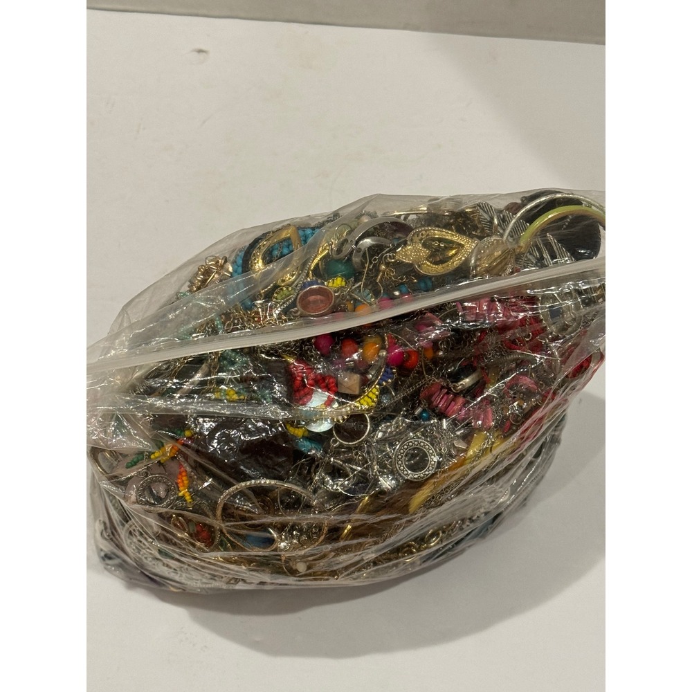 6.4 lbs Mixed Costume Jewelry Lot Bulk Crafting Beads Earrings Mystery Lot As Is - Picture 9 of 10